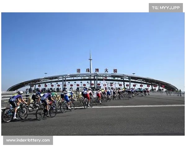 全运会公路自行车赛途经港珠澳大桥,展现湾区地标风貌