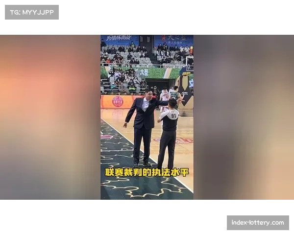 国际裁判团队执法中手超,提升联赛判罚专业水平 国际裁判团队执法中手超,提升联赛判罚专业水平